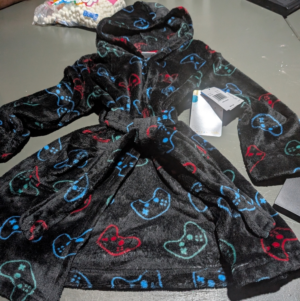 (2) Piece Gaming Set Bath Robe + Footless Zipup Hooded Sleeper Size Xxs 4-5 Nwt